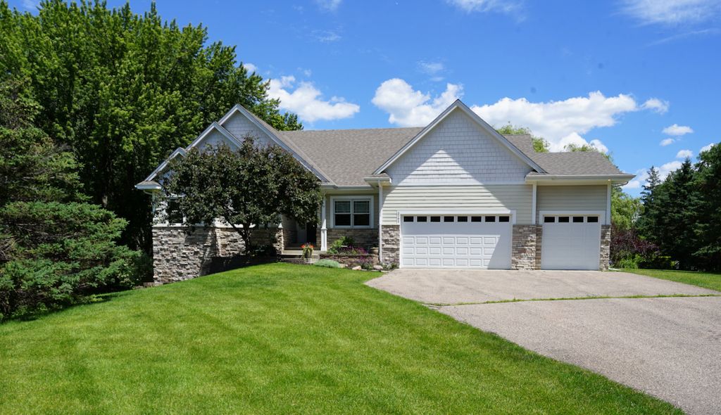 6065 SEAMANS Drive, Shorewood, MN 55331