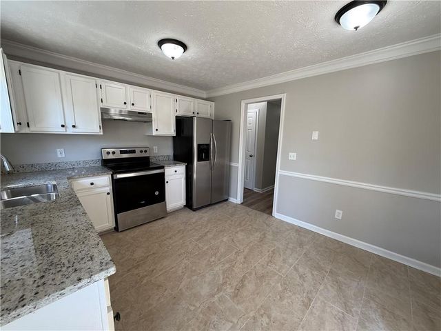 979 Sugar Crossing Lane, Sugar Hill, GA 30518