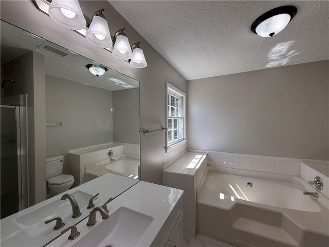 979 Sugar Crossing Lane, Sugar Hill, GA 30518