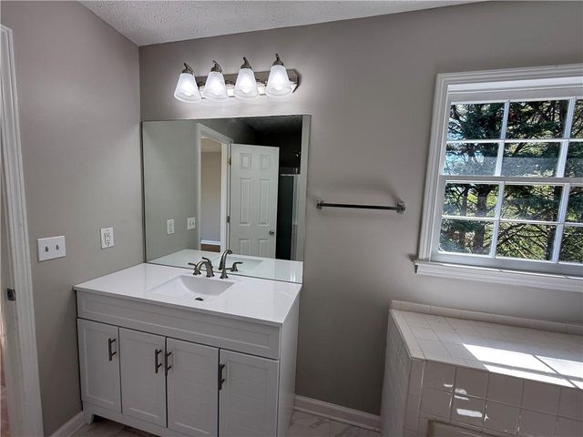 979 Sugar Crossing Lane, Sugar Hill, GA 30518