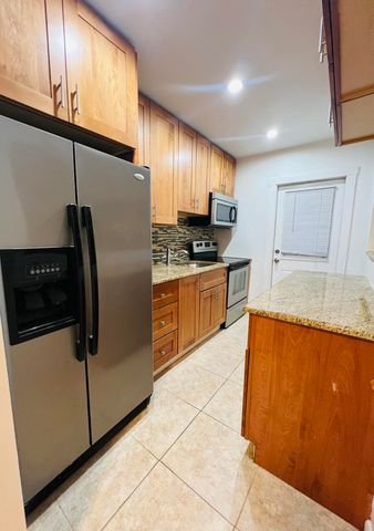 2404 NE 33rd Avenue 12, Fort Lauderdale, FL 33305
