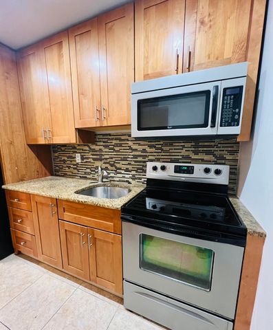 2404 NE 33rd Avenue 12, Fort Lauderdale, FL 33305