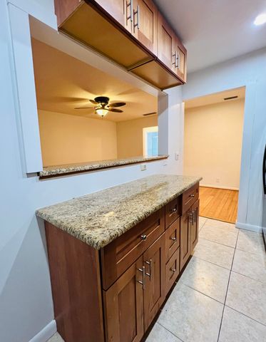 2404 NE 33rd Avenue 12, Fort Lauderdale, FL 33305