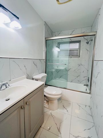2404 NE 33rd Avenue 12, Fort Lauderdale, FL 33305