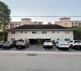 2404 NE 33rd Avenue 12, Fort Lauderdale, FL 33305