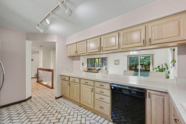 24635 Power Road, Farmington Hills, MI 48336
