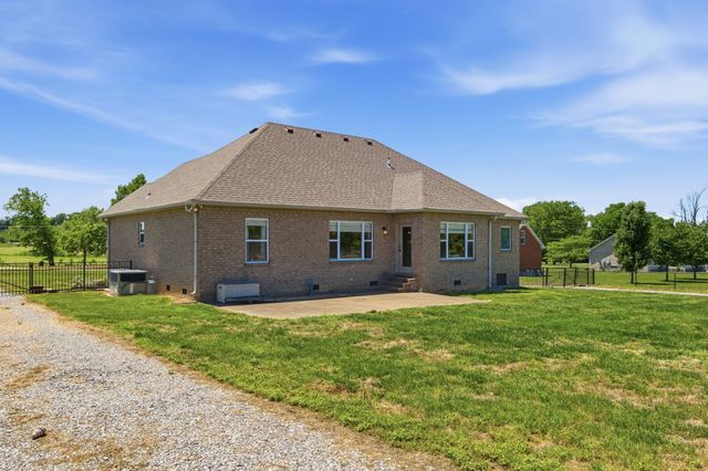 1164 Chenault Ln, Castalian Springs, TN 37031