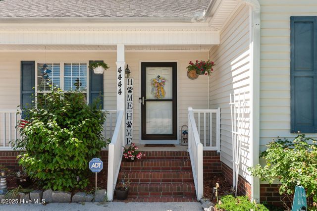 4444 Surrey Meadows Drive, Winterville, NC 28590