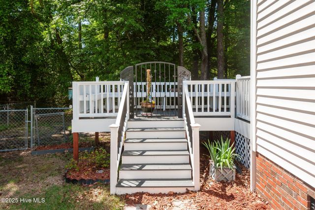 4444 Surrey Meadows Drive, Winterville, NC 28590