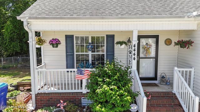4444 Surrey Meadows Drive, Winterville, NC 28590
