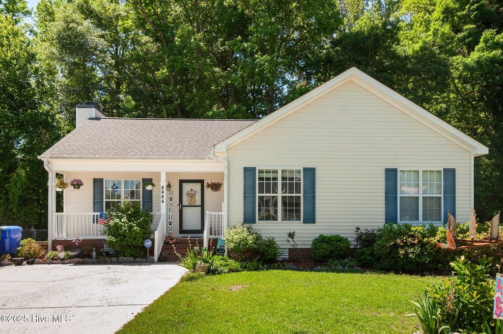 4444 Surrey Meadows Drive, Winterville, NC 28590