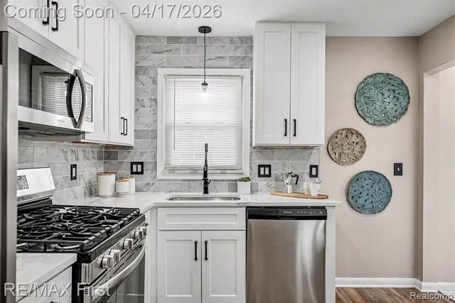 23001 Brookdale Boulevard, Saint Clair Shores, MI 48082