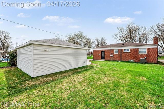 23001 Brookdale Boulevard, Saint Clair Shores, MI 48082