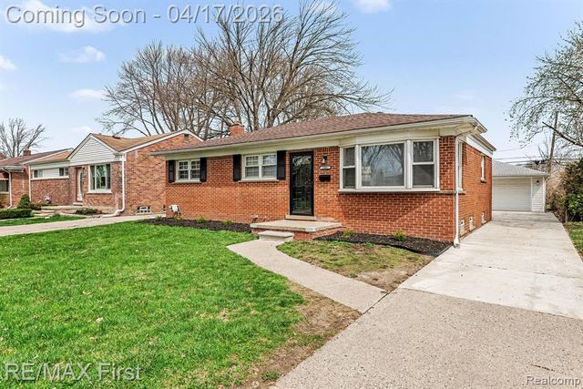 23001 Brookdale Boulevard, Saint Clair Shores, MI 48082