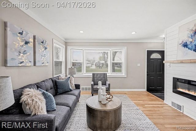 23001 Brookdale Boulevard, Saint Clair Shores, MI 48082