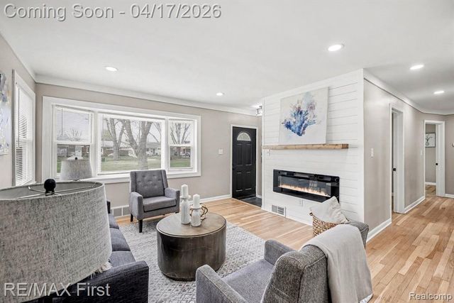 23001 Brookdale Boulevard, Saint Clair Shores, MI 48082