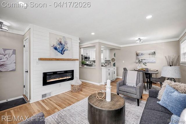 23001 Brookdale Boulevard, Saint Clair Shores, MI 48082