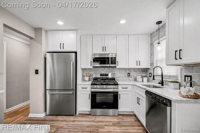 23001 Brookdale Boulevard, Saint Clair Shores, MI 48082