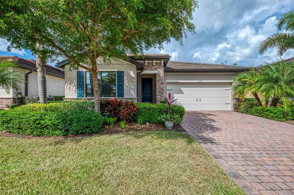 Image 1 of property listing at 11976 BLAZING STAR DRIVE, Venice, FL 34293