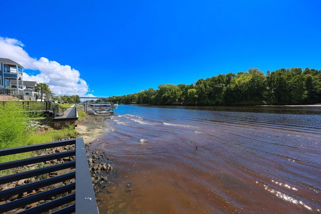 406 Harbour View Dr., Myrtle Beach, SC 29579