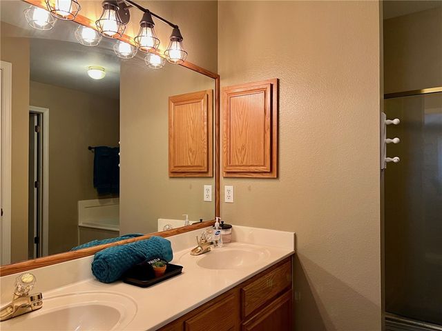 36 Valley View Circle, Bentonville, AR 72712
