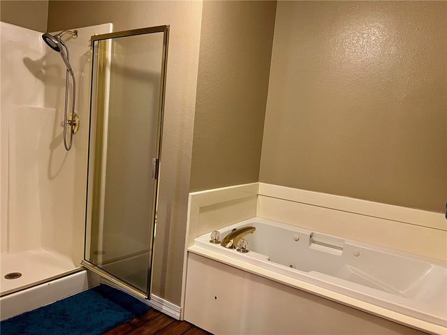 36 Valley View Circle, Bentonville, AR 72712