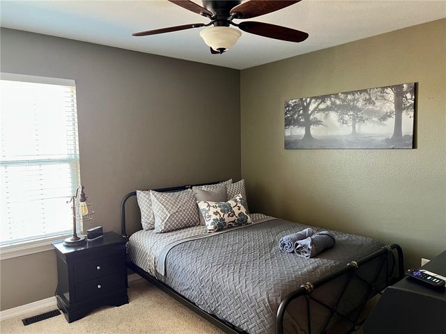 36 Valley View Circle, Bentonville, AR 72712