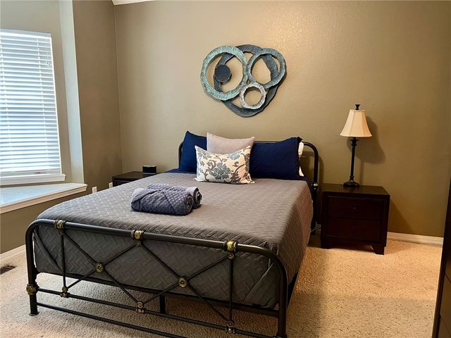 36 Valley View Circle, Bentonville, AR 72712