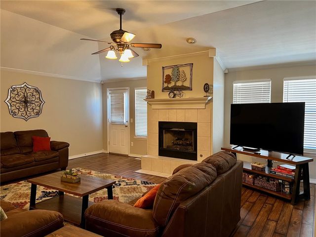 36 Valley View Circle, Bentonville, AR 72712