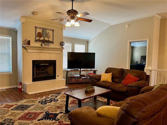 36 Valley View Circle, Bentonville, AR 72712