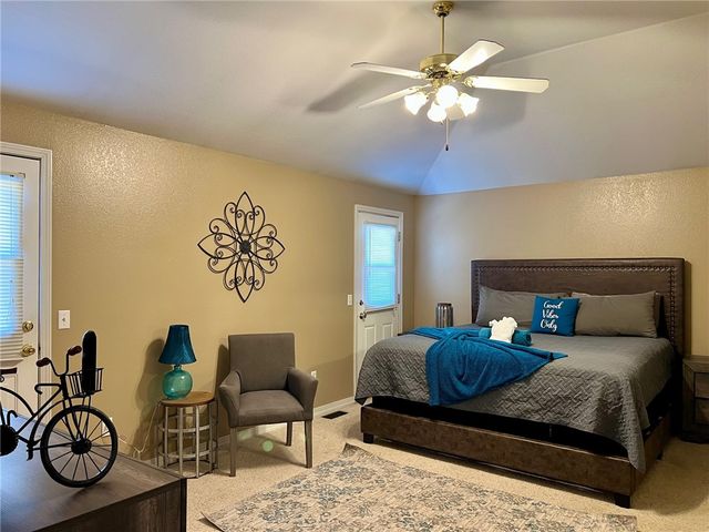 36 Valley View Circle, Bentonville, AR 72712