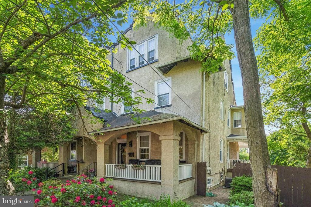 375 GREEN LN, Philadelphia, PA 19128