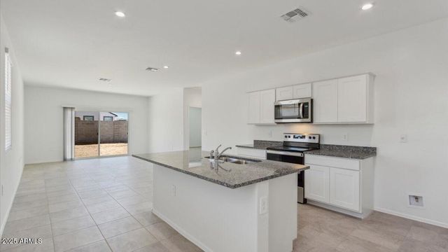 2881 W Sheppard Avenue, Apache Junction, AZ 85120