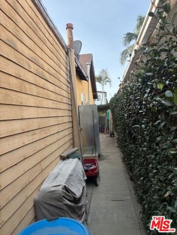 3142 S Halm Avenue, Los Angeles, CA 90034