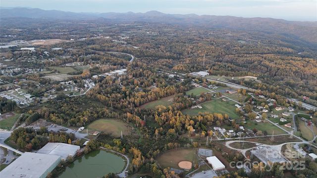 160 Lost Creek Drive, Flat Rock, NC 28731