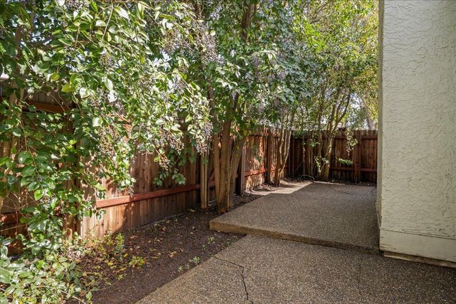 2669 Bradford Way, West Sacramento, CA 95691
