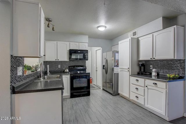 2755 E Michigan Avenue, Phoenix, AZ 85032