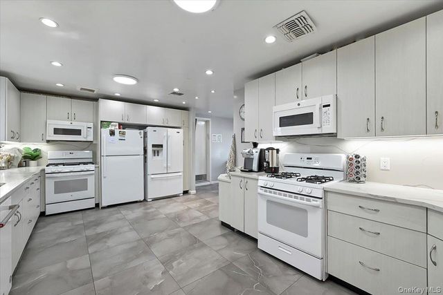 43 Freeland Street, Monroe, NY 10950