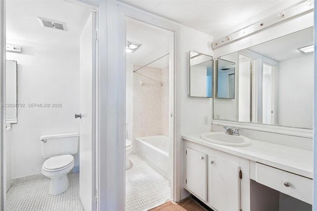 20301 W Country Club Dr 825, Aventura, FL 33180