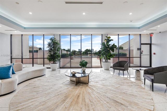 20301 W Country Club Dr 825, Aventura, FL 33180