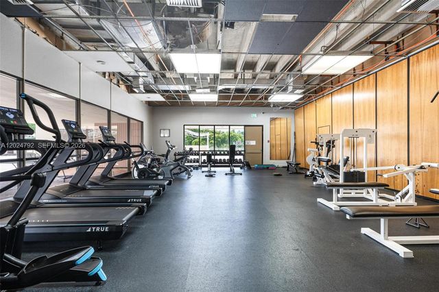 20301 W Country Club Dr 825, Aventura, FL 33180
