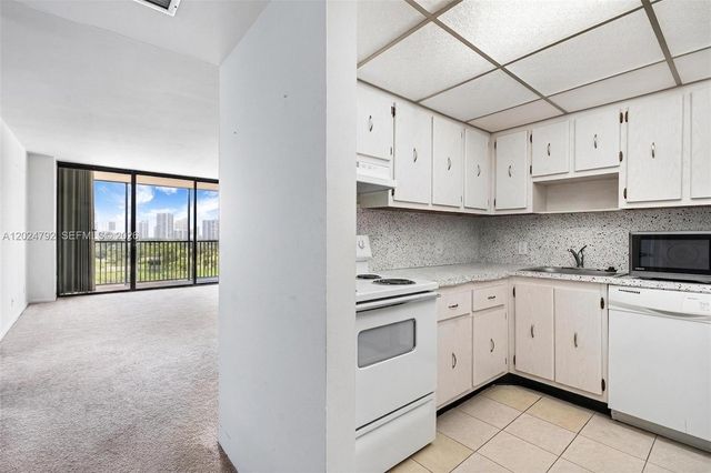 20301 W Country Club Dr 825, Aventura, FL 33180