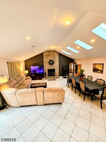 28 Noel Dr, North Arlington Boro, NJ 07031