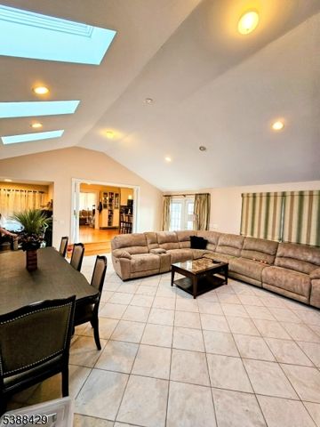 28 Noel Dr, North Arlington Boro, NJ 07031