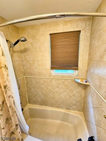 28 Noel Dr, North Arlington Boro, NJ 07031