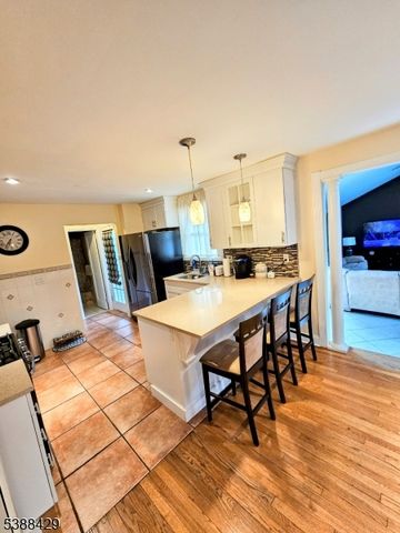 28 Noel Dr, North Arlington Boro, NJ 07031