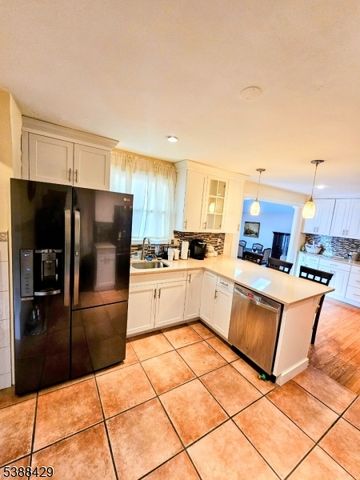 28 Noel Dr, North Arlington Boro, NJ 07031