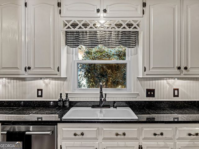 215 Pineywood Road, Griffin, GA 30224