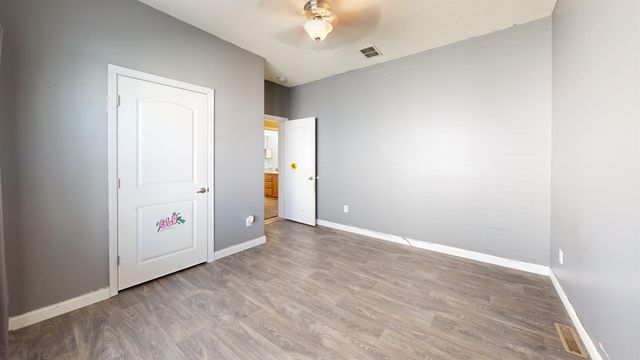 1731 RIVERS EDGE DR SE, Minot, ND 58701