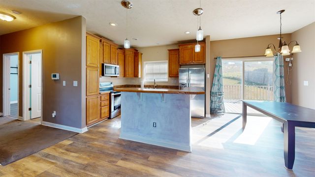 1731 RIVERS EDGE DR SE, Minot, ND 58701